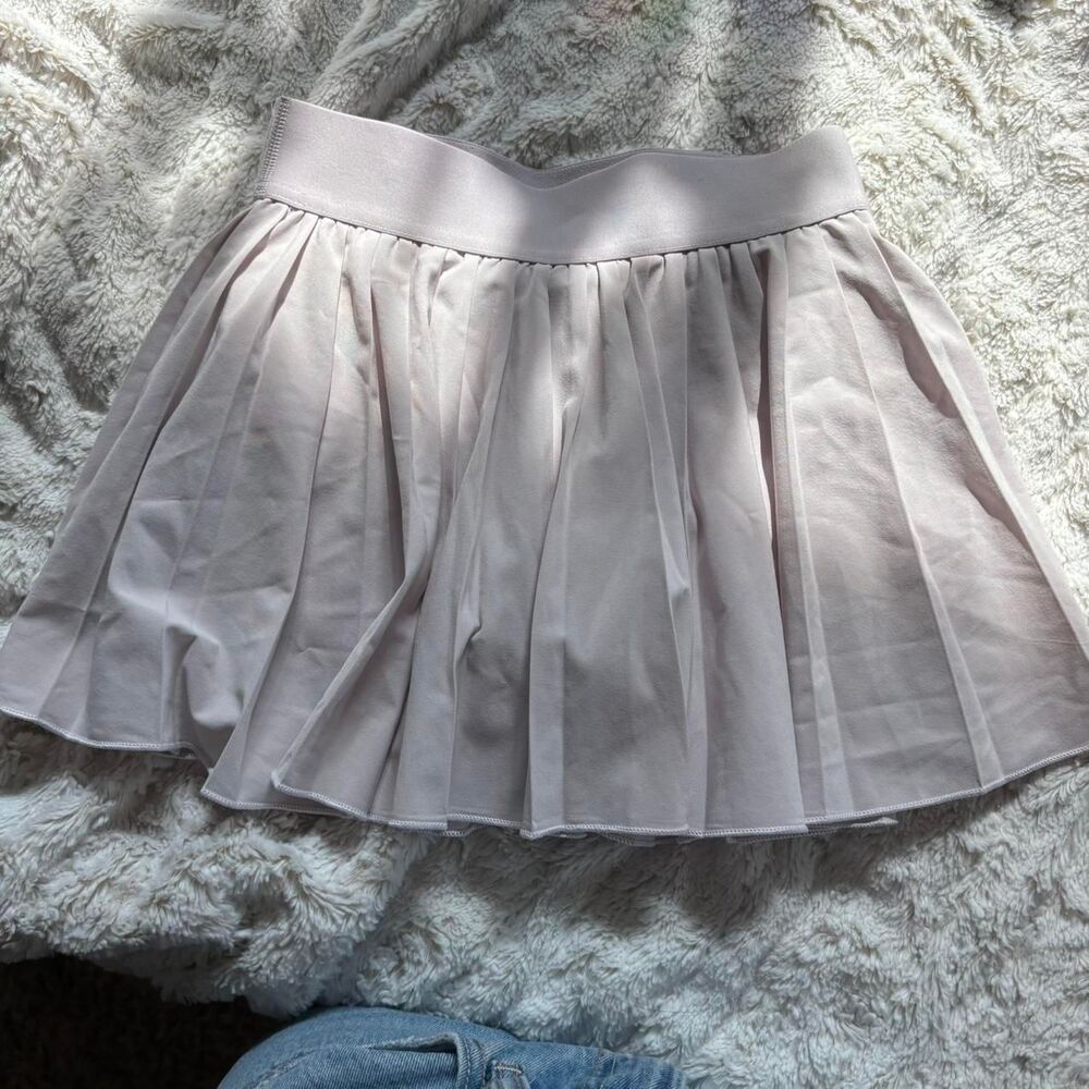 Aritzia Women's White and Cream Skirt
